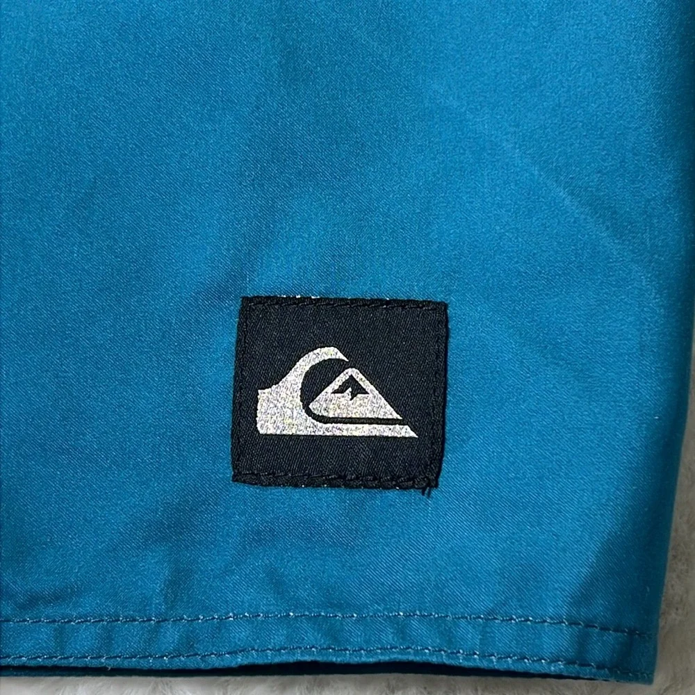 QUIKSILVER Boardshorts Baggies Trunks Men 32 MidLength 19” NEW Beach Swim Pocket